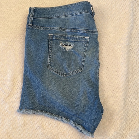 Torrid Womens High Rise Classic Denim Distressed Shorts Size 20 - Picture 6 of 9